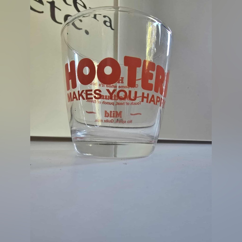 Hooters Small glass